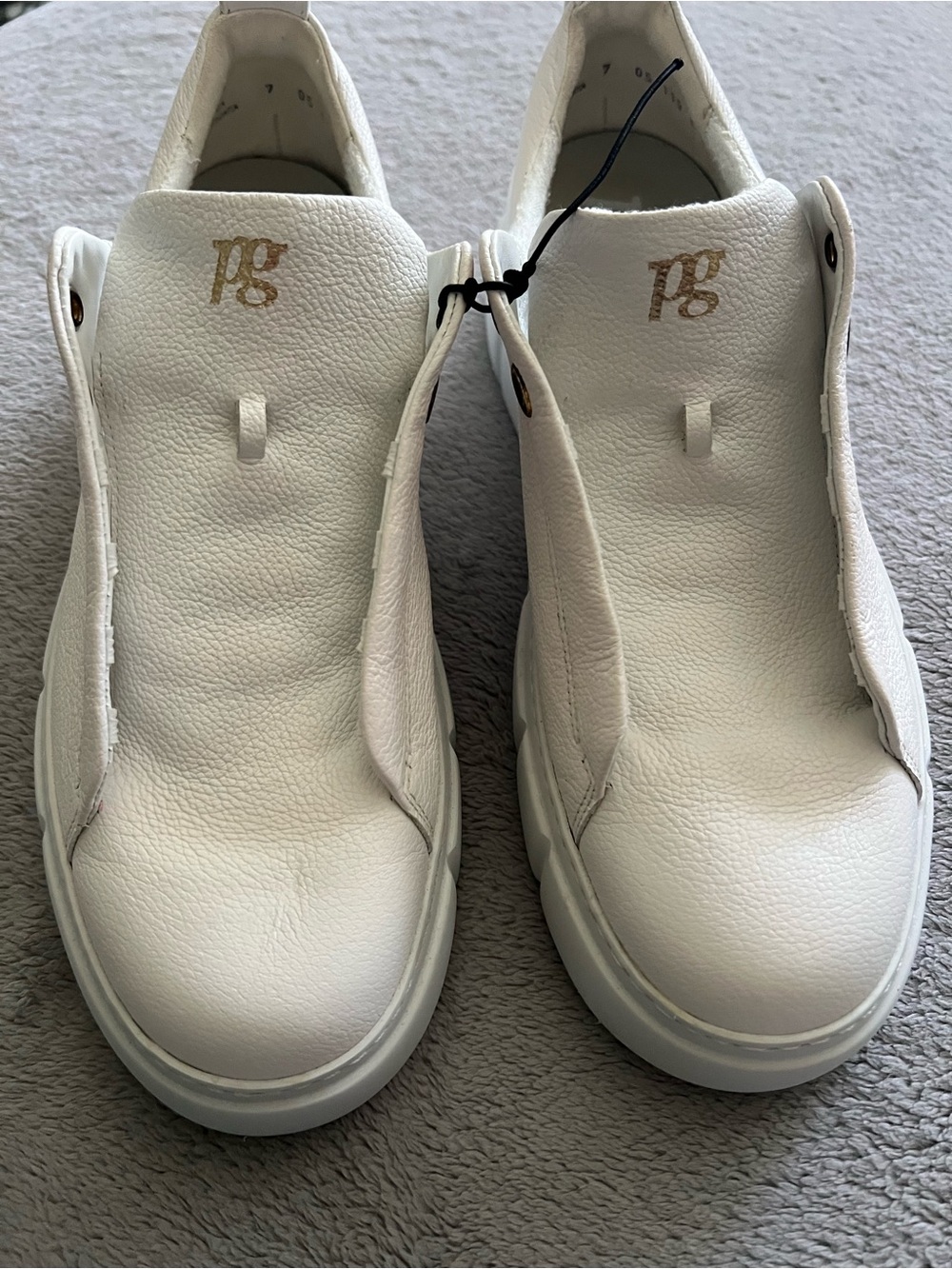 Paul Green White Slip-On Leather Sneakers with Gold Logo - Picture 5 of 14